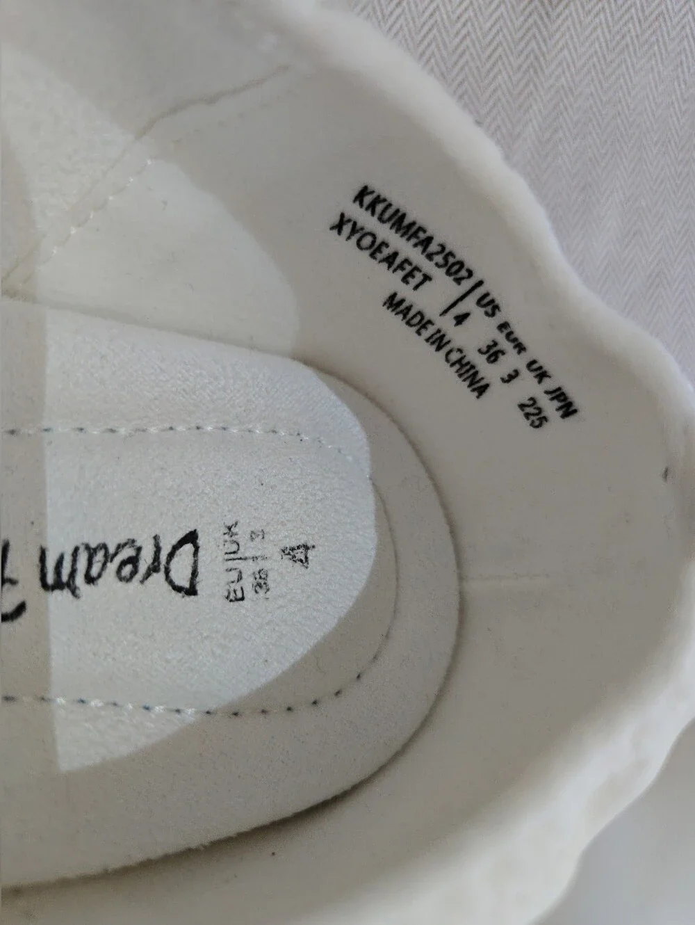 🤍Dream Pairs White Flats, Girls Size 4🤍